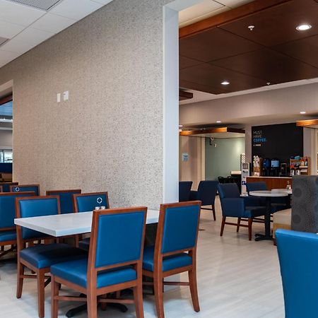 Holiday Inn Express & Suites Orlando- Lake Buena Vista By Ihg Eksteriør billede